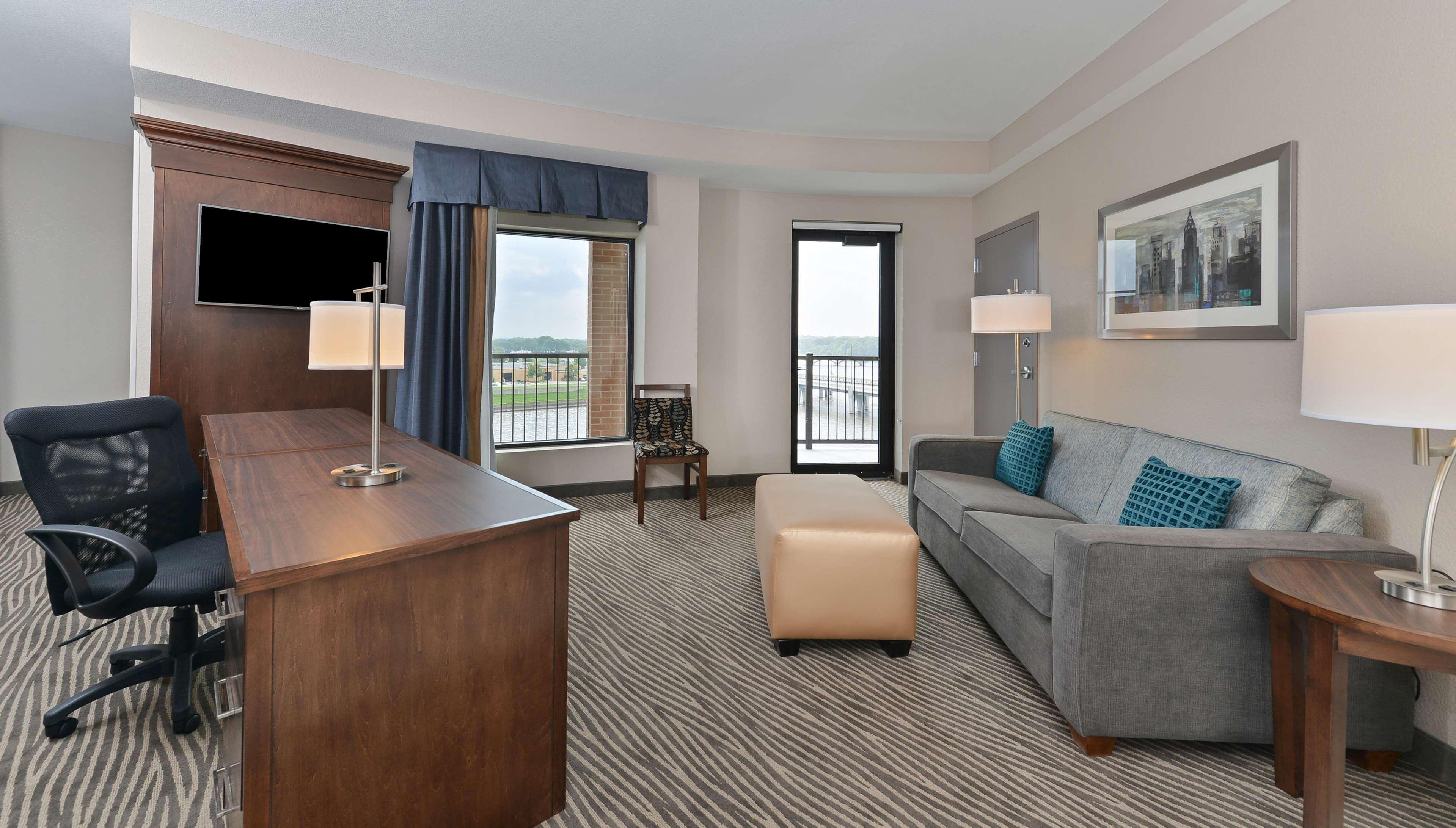 Hampton Inn & Suites Des Moines Downtown Exterior foto