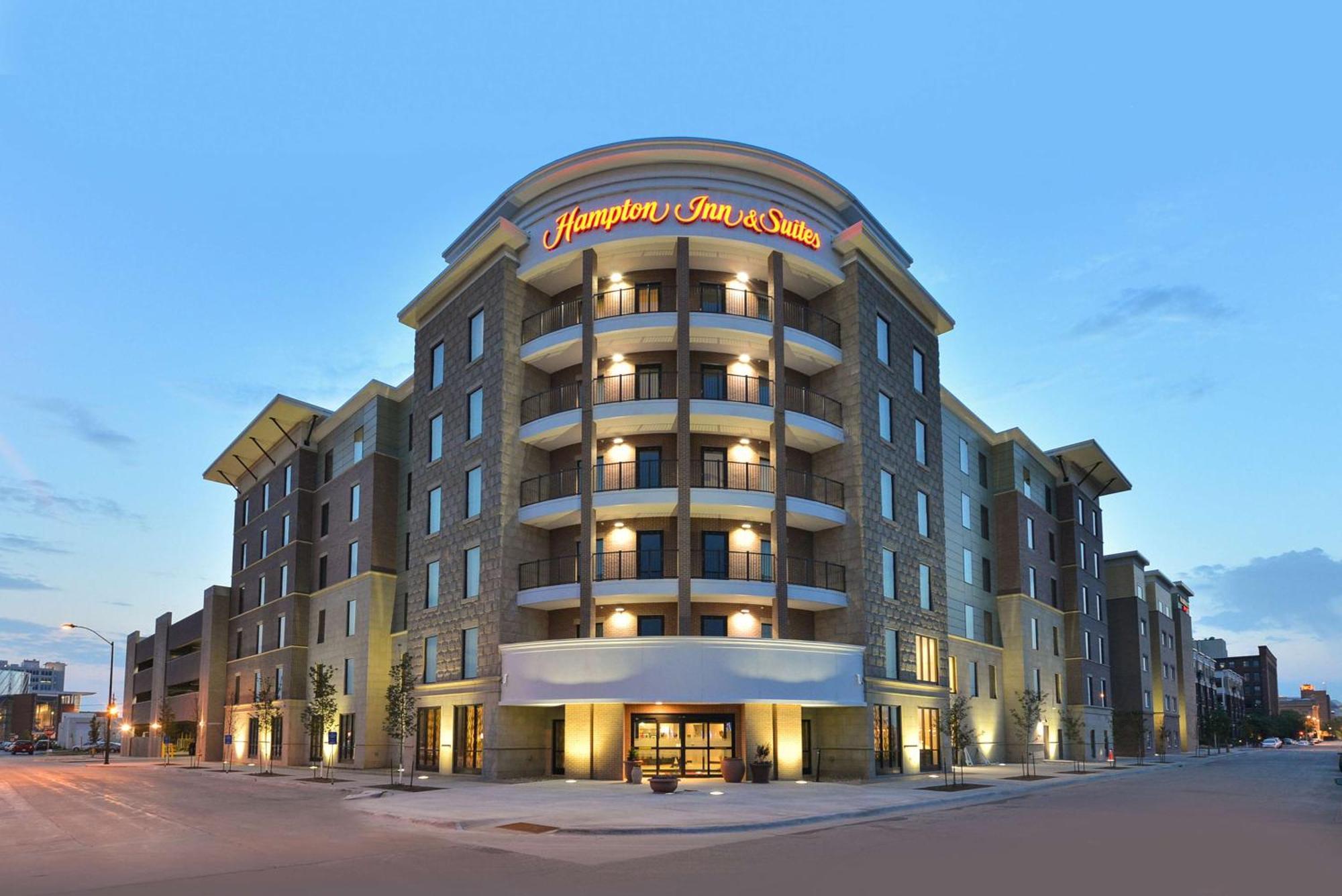 Hampton Inn & Suites Des Moines Downtown Exterior foto