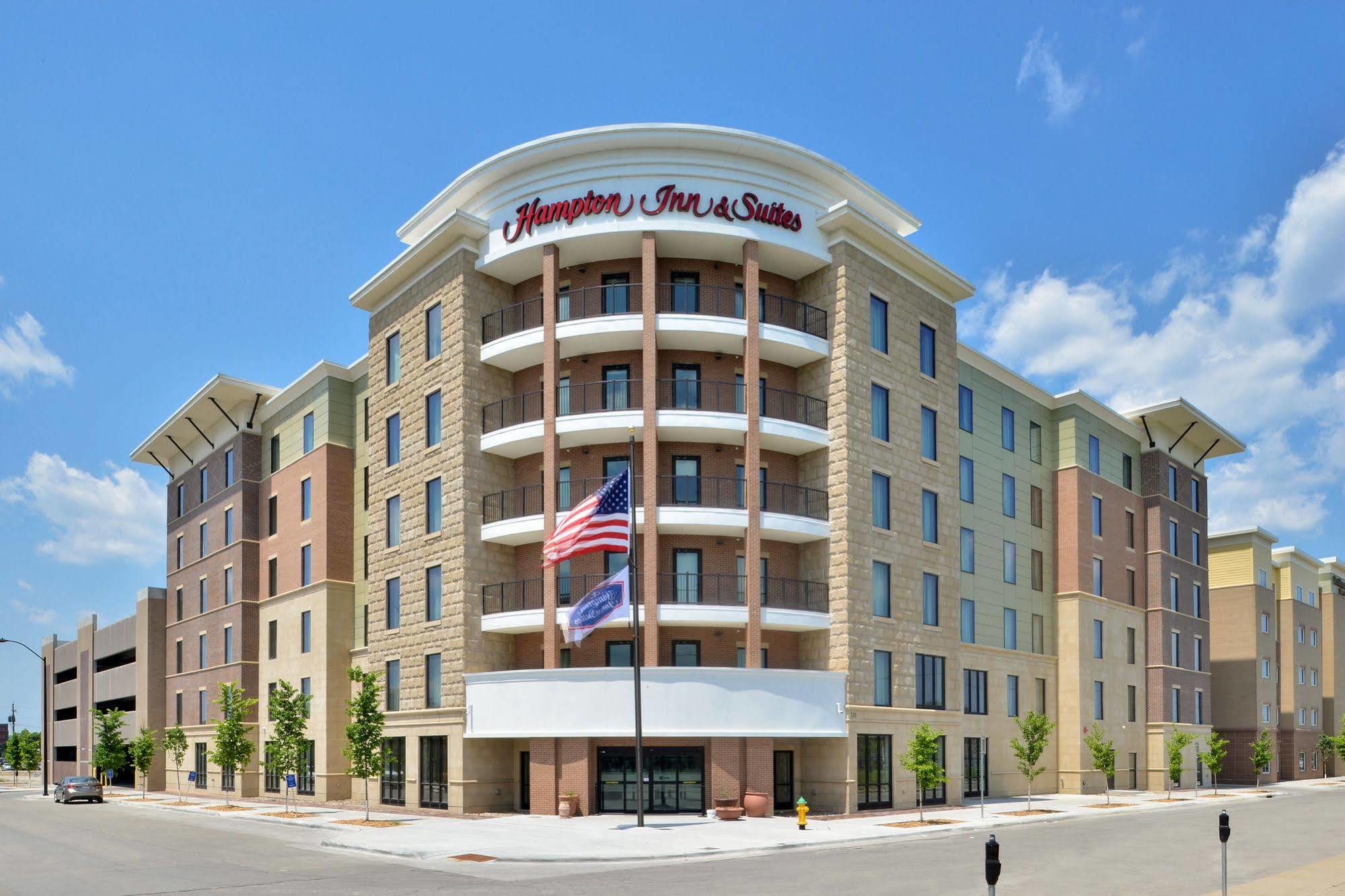 Hampton Inn & Suites Des Moines Downtown Exterior foto